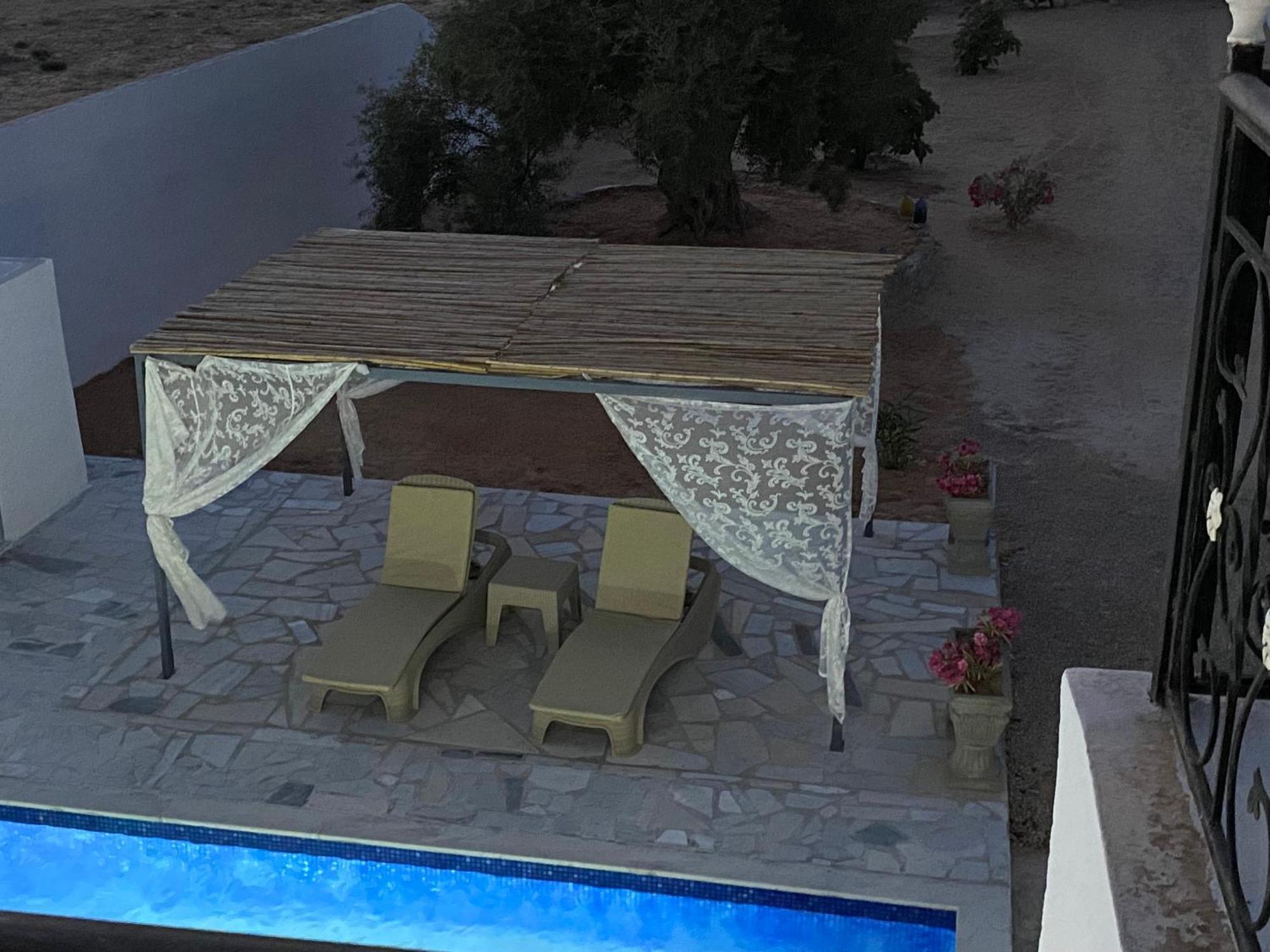 Mit 8m Swimmingpool *